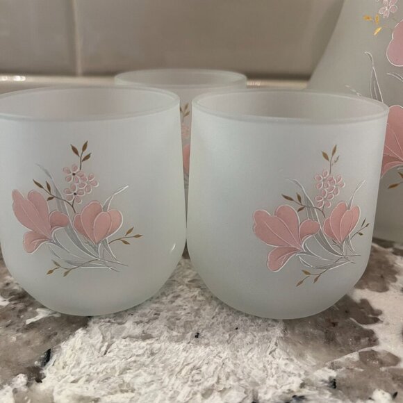 Vintage 1980s Pink Iris Italian Satin Frosted Glass Pitcher, 2 Wine & 3 Tumblers - Picture 4 of 15